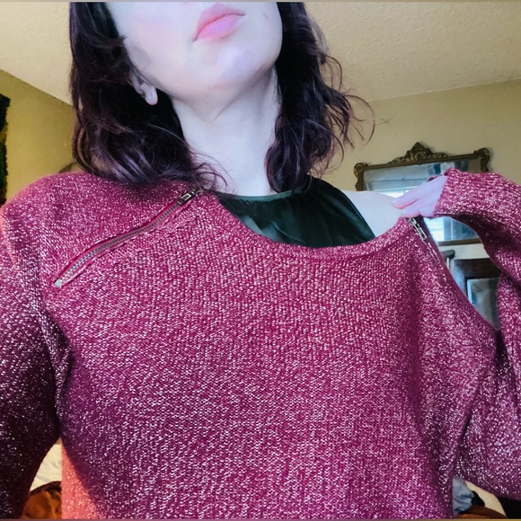Bisou Bisou Sweater Size LARGE with gold zipper detail. Gold and maroon EUC - Picture 7 of 10